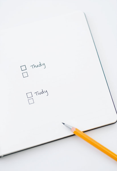 Блокнотик с галочкой напротив одной задачи ( задача Изучить)