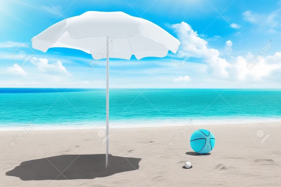 寂寞的白色遮陽傘和一個球在沙灘與蔚藍的天空和碧綠的大海