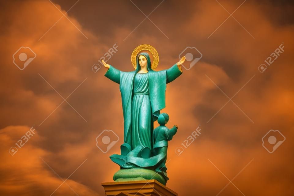 Virgin Mary statue 