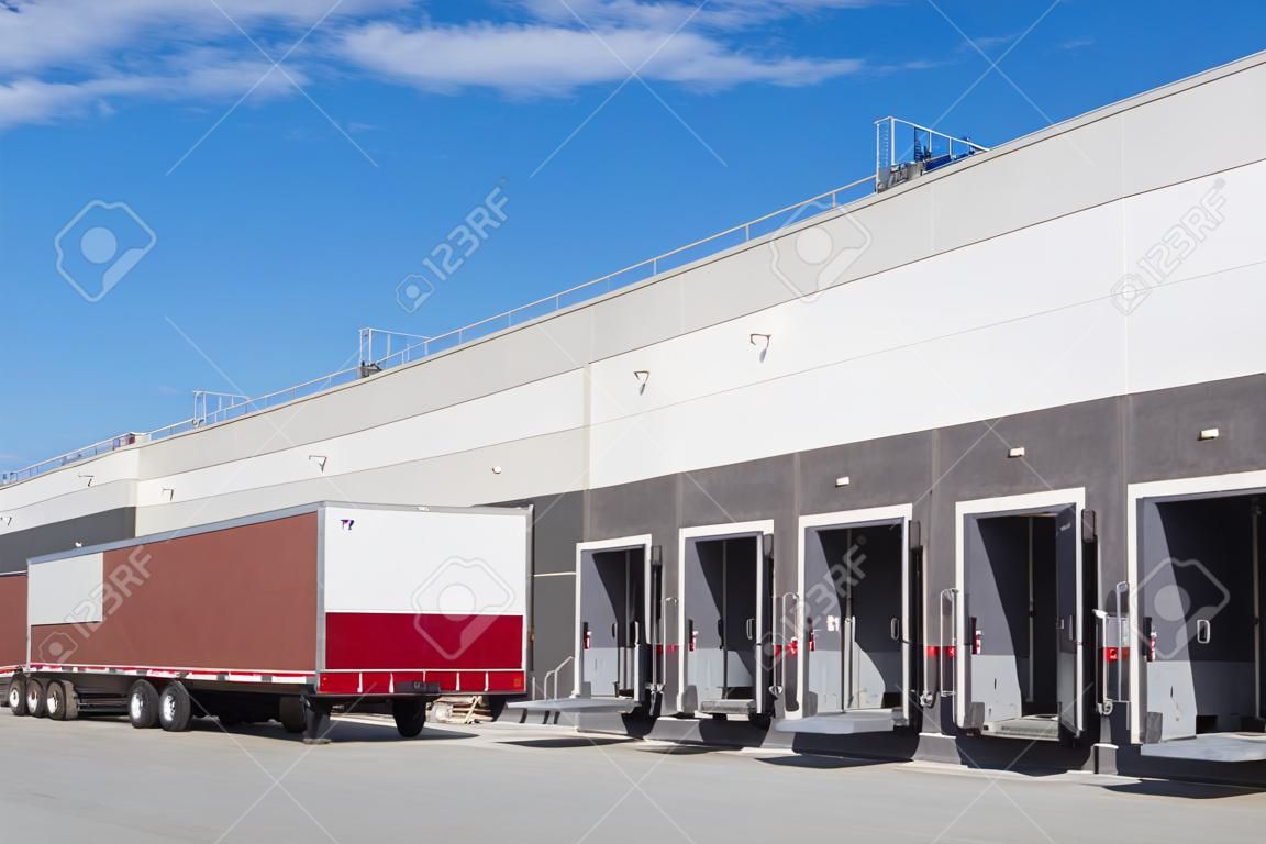 Single trailer at the loading docks 