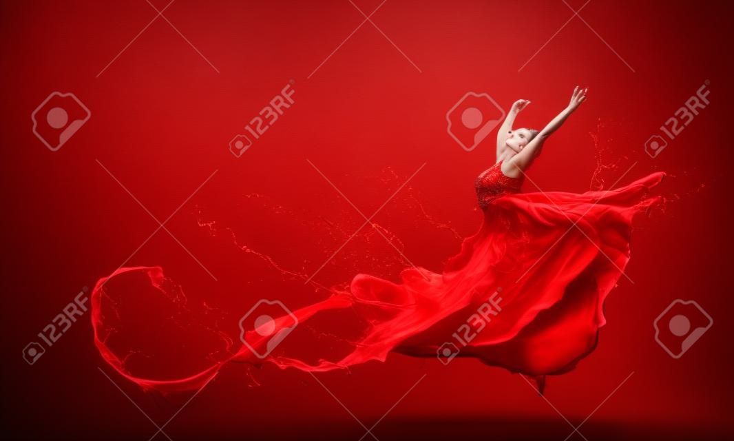 Bailarín de la mujer apasionada en vestido rojo y spalshes rojos