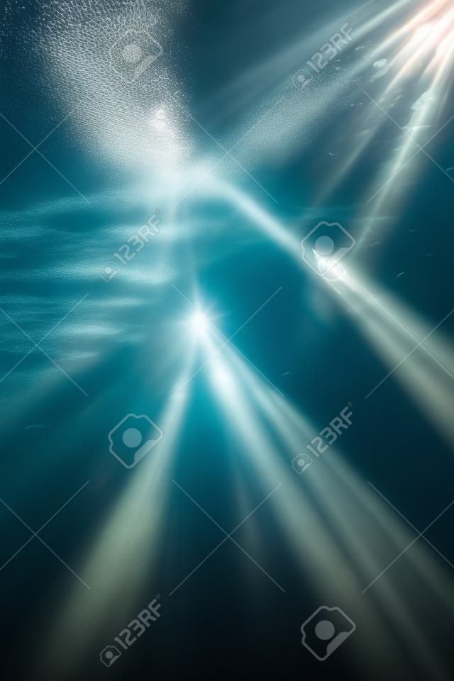 Reale Raggio di luce di circa 10 metri subacquea