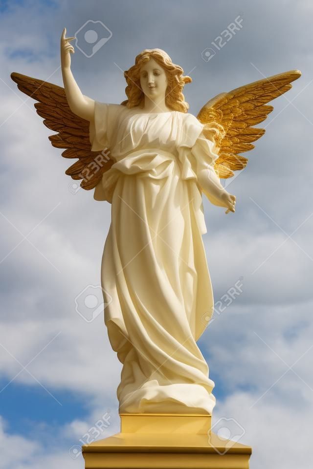 Ángel estatua en un pedestal