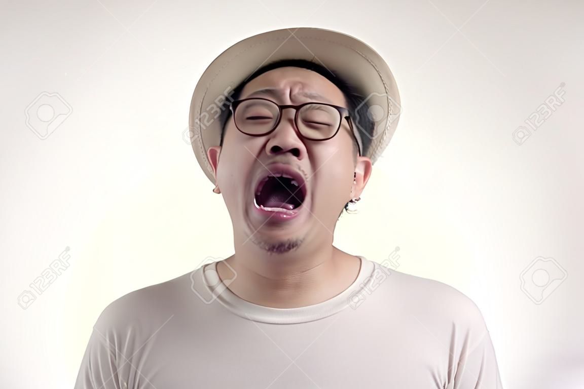 Foto beeld van grappige Aziatische man huilen hard, trieste depressie frustratie hopeloze expressie
