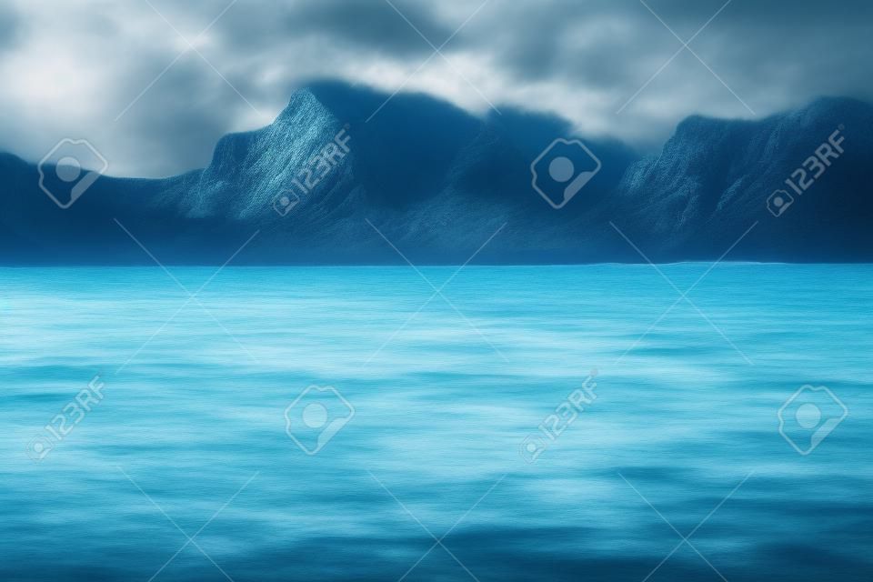 paysage océan et montagnes