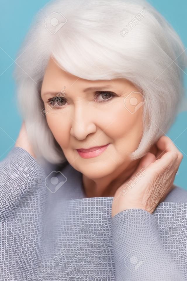 高級女人美麗成熟的女人60歲的肖像