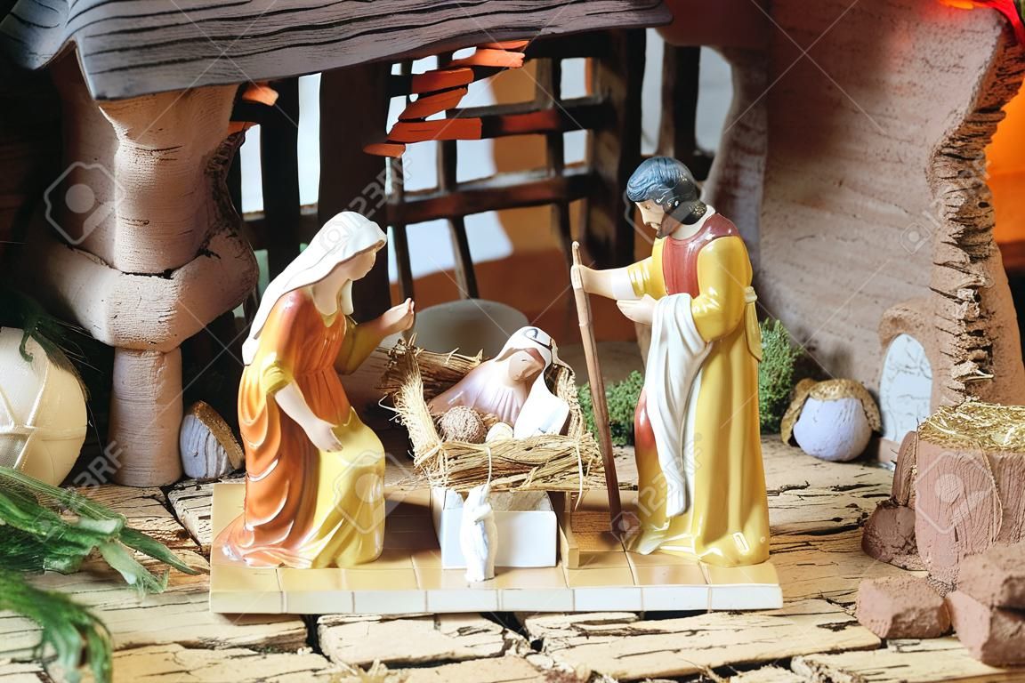 Crèche de Noël avec la main de couleur figurines en céramique