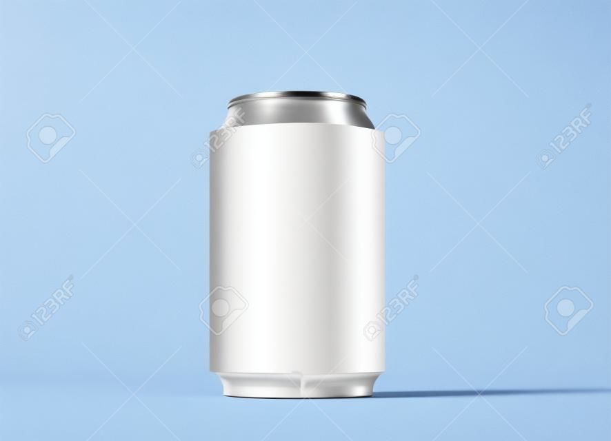 空白の白い折りたたみ可能なビール koozie モックアップ分離、側面図、3 d レンダリングをすることができます。空のネオプレンのクーラー ホルダー錫の飲料のために模擬。プレーン コップ フェイスハガーのデザイン テンプレートです。炭酸の炭酸水ソーダ スリーブ。