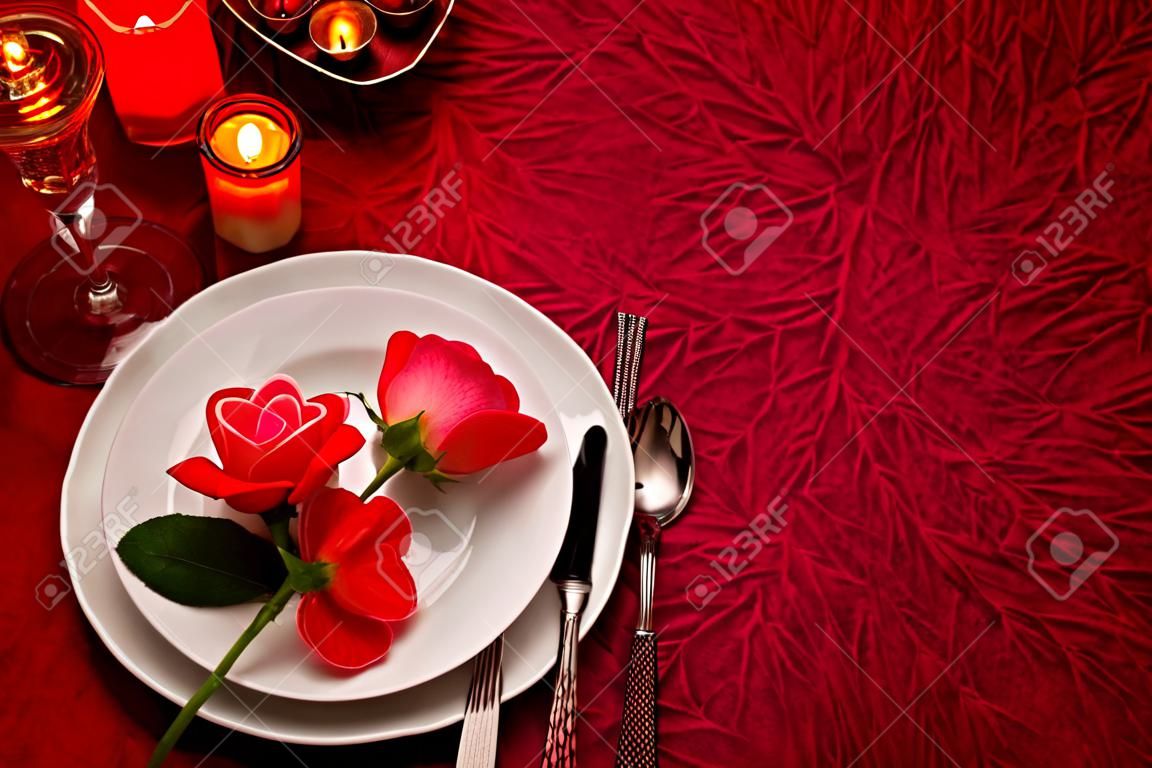 情人节浪漫的餐桌布置