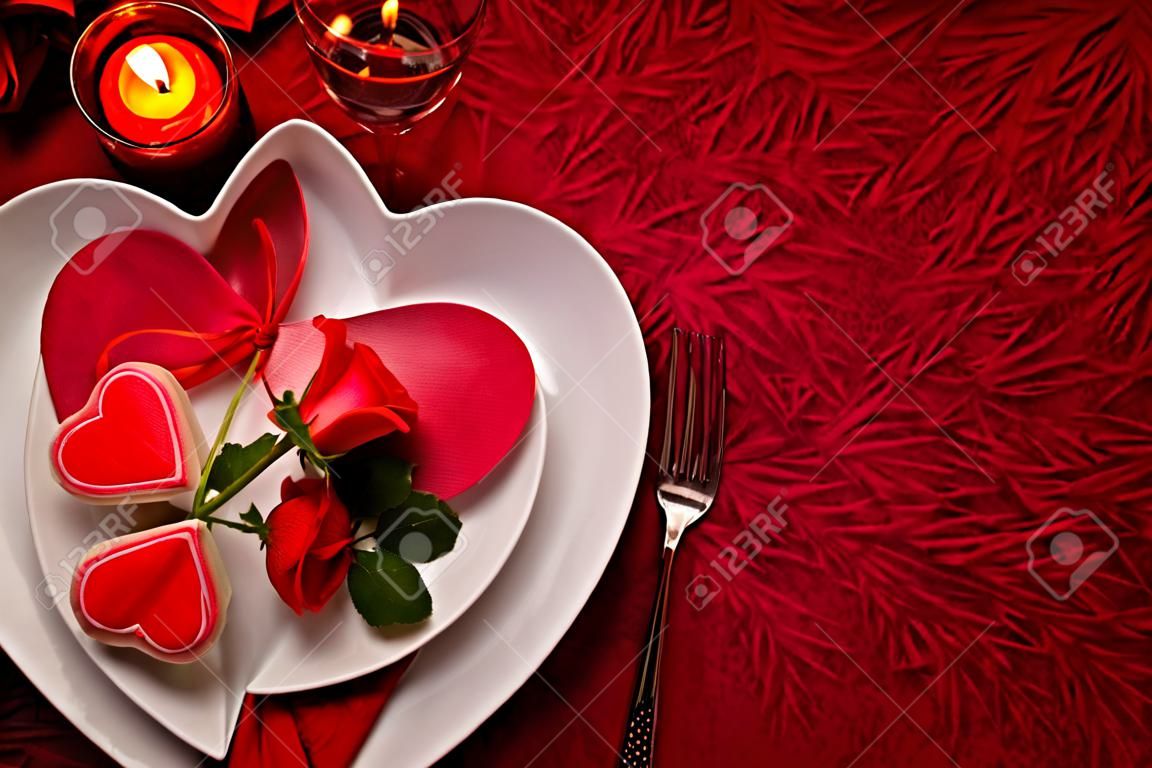 Романтичное стол на день Святого Валентина