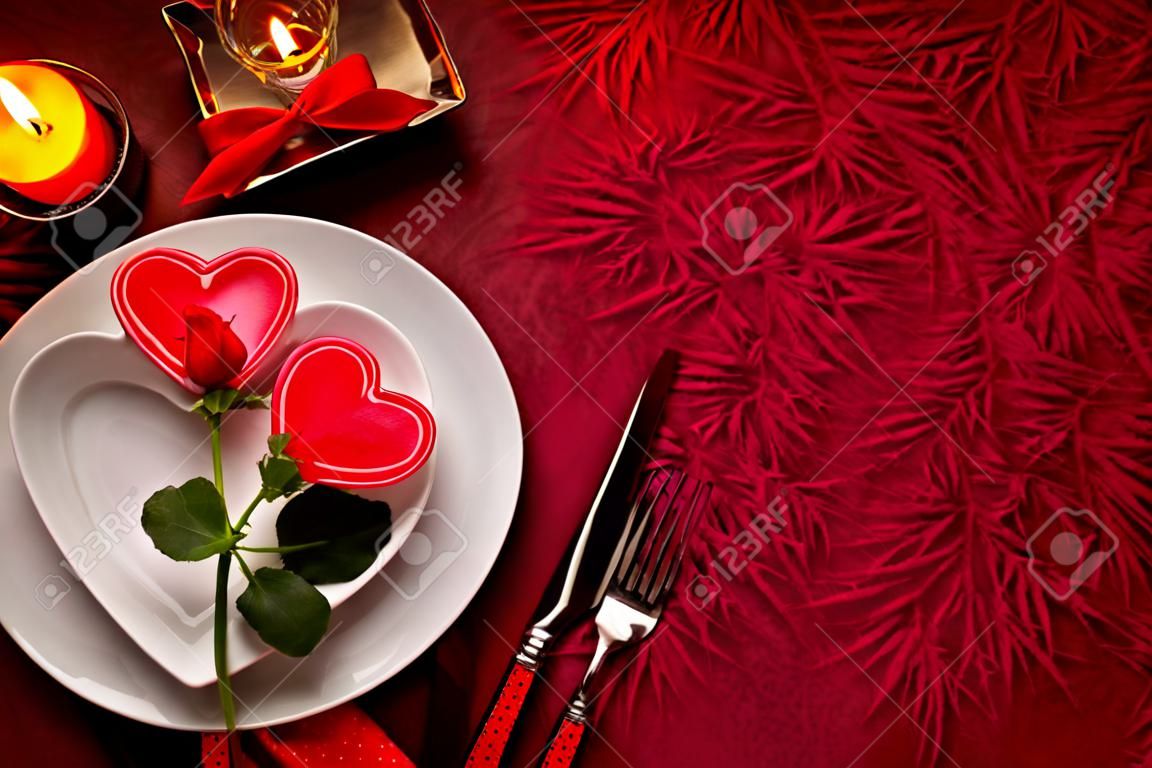 浪漫的餐桌佈置情人節
