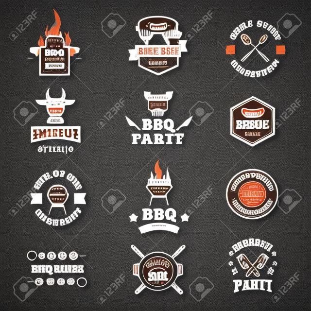 바베큐 로고 및 그릴 라벨, 배지, 로고 및 엠블럼. 흰색 배경에 고립 BBQ 로고 벡터 템플릿 집합입니다. 스테이크 하우스 레스토랑 메뉴 BBQ 로고 디자인 요소입니다. BBQ 로고 디자인.