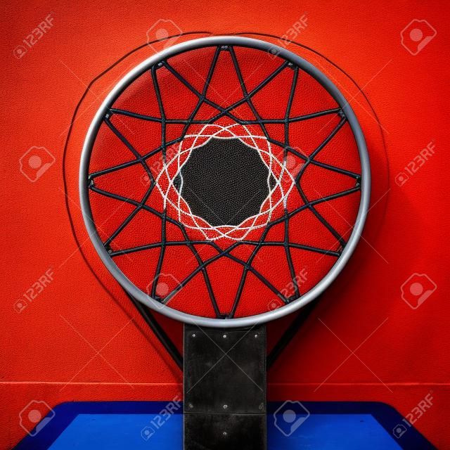 Баскетбольное кольцо на черном, вид сверху