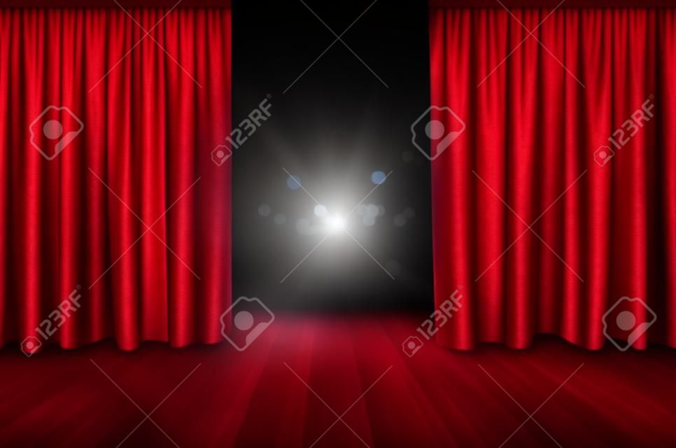 劇場のショーのために赤いカーテンが開いています