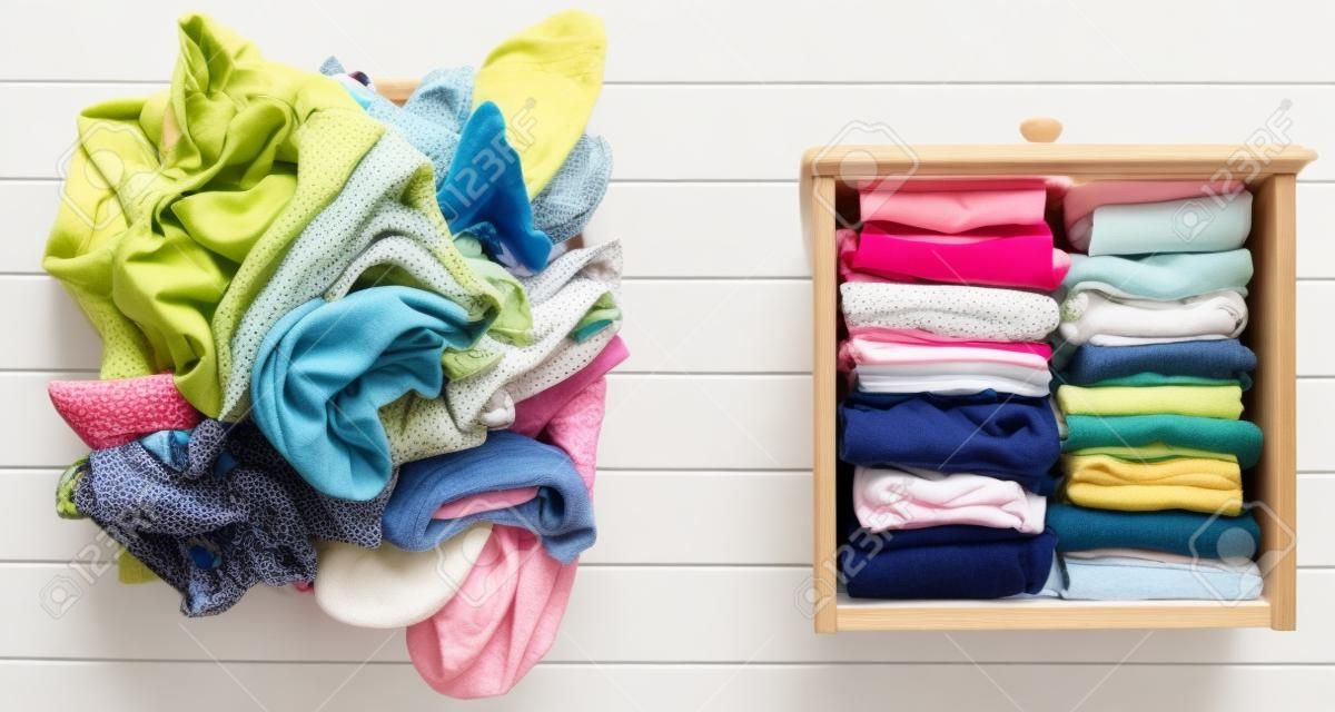 Koncepcja metody sprzątania Marie Kondo - przed i po szufladzie na ubrania dla dzieci