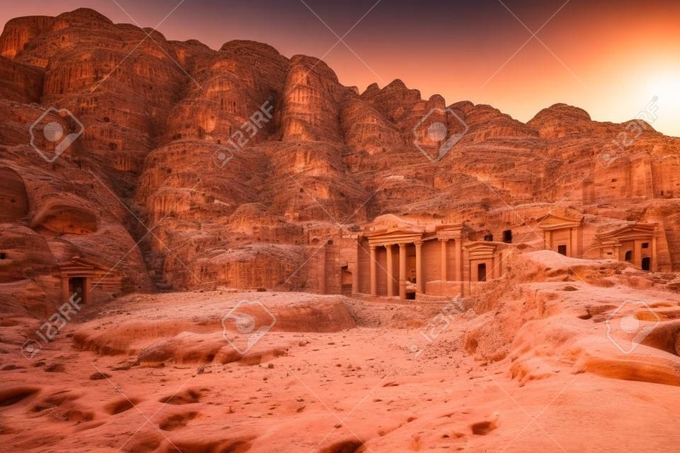 Ürdünlü çölde Petra'nın Kayıp Şehri'nin manzaraları.