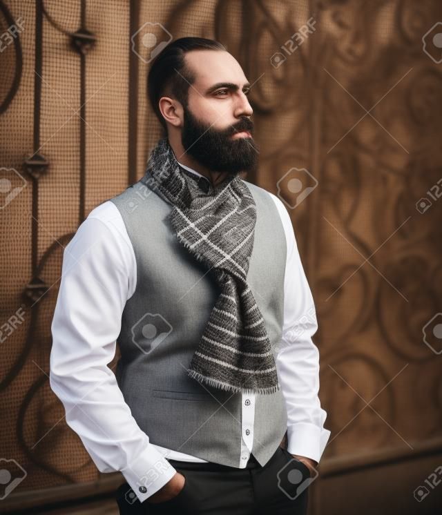 Bonito Homem Barbudo Hipster Com Corte De Cabelo Elegante E Barba