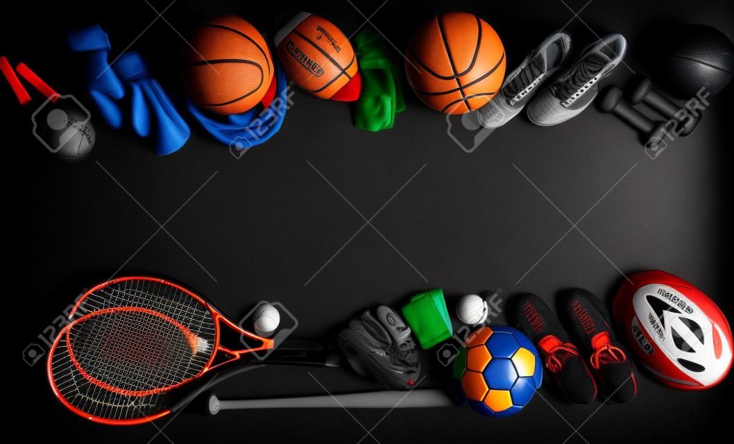 Portrait de divers équipements de sport sur fond noir