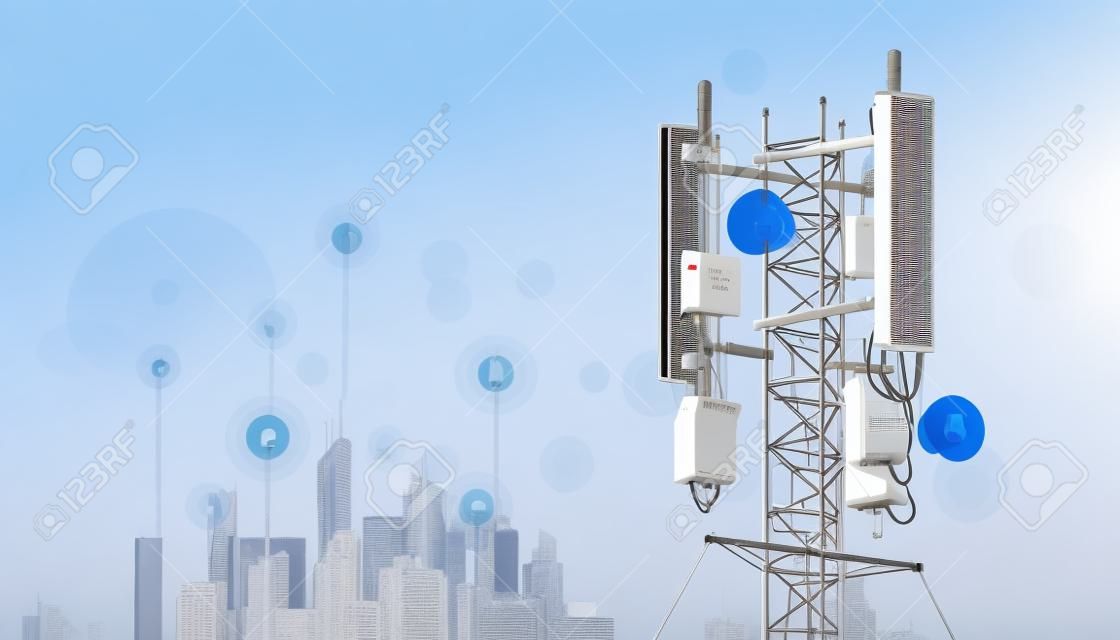 무선 네트워크용 안테나. 스마트 시티 연결 모바일 장비를 위한 통신 셀룰러 스테이션. 초고속 인터넷 통신을 위한 방송탑. 마스트 LTE 항공. 기술 배경