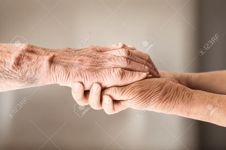 femme, mains, toucher vieux, mâle, main - en prenant soin de la notion de personnes âgées