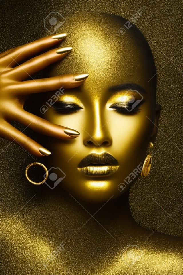 Beleza mulher preto cor da pele corpo arte, ouro maquiagem lábios pálpebras, unhas pontas dos dedos em tinta de cor ouro.