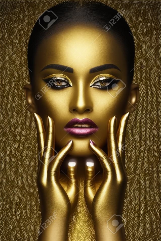 Arte corporal de color de piel negra de mujer de belleza, párpados de labios de maquillaje dorado, uñas de las yemas de los dedos en pintura de color dorado. maquillaje profesional dorado