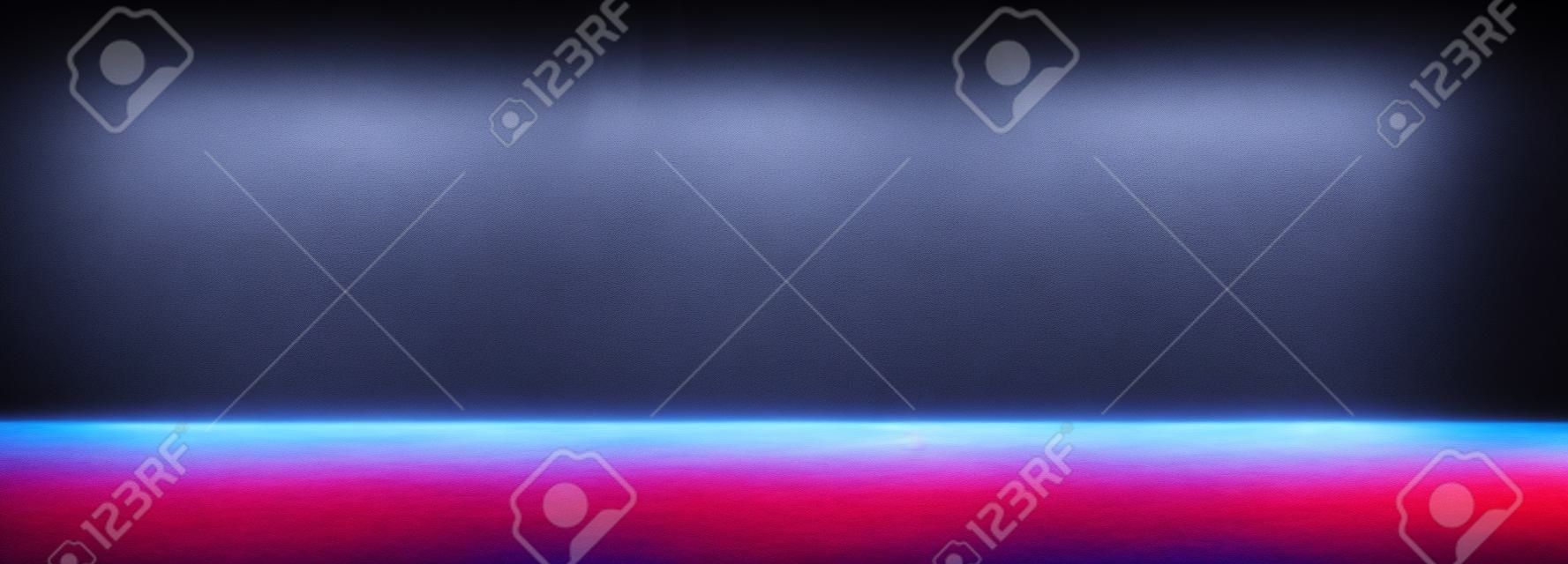 Espaço vazio da sala escura do estúdio com neblina ou névoa e efeito de iluminação vermelho e azul no fundo gradiente de piso de concreto.