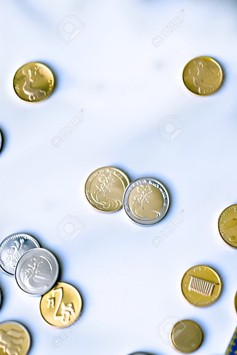Concepto de banca, dinero y finanzas: monedas de euro, moneda de la Unión Europea