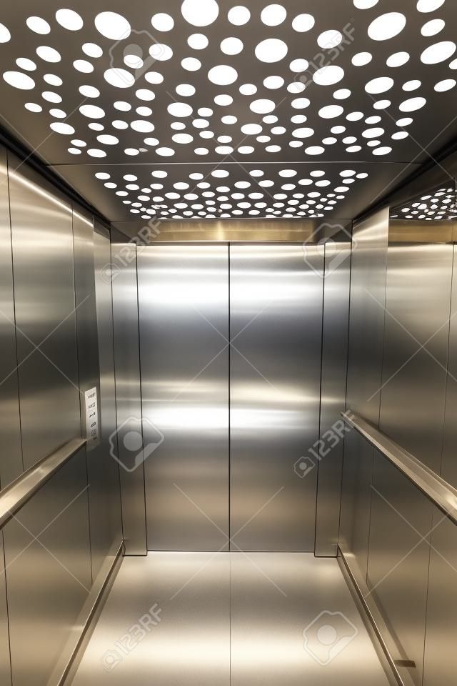 vista da dentro l'ascensore