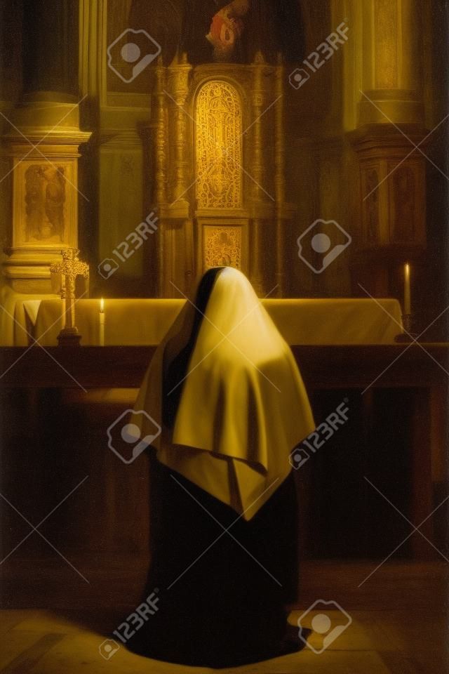 Nonne beten am Altar einer mittelalterlichen Kirche des 17. Jahrhunderts mit Tabernakel