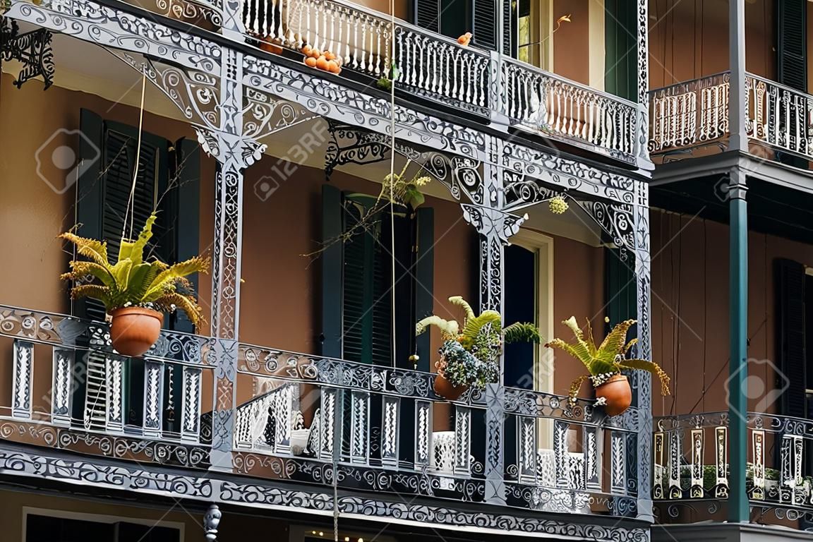 Balcons dans le quartier français, à la Nouvelle-Orléans, en Louisiane.