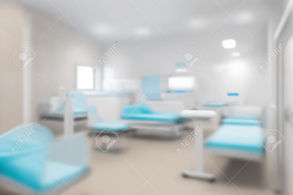 Habitación VIP estándar de hospital borrosa con camas y cómodo equipamiento médico en un hospital moderno