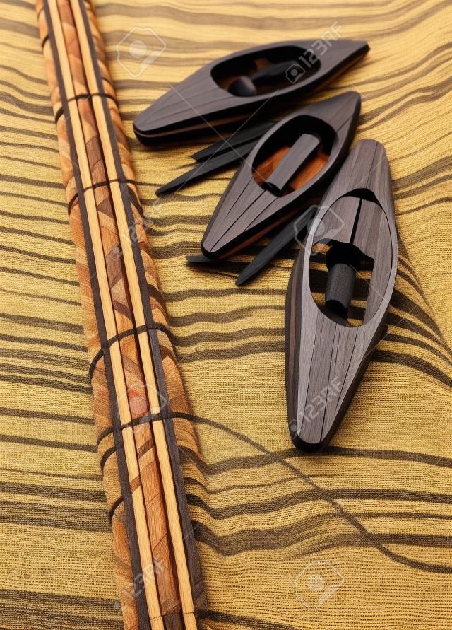 Wooden Weaving Shuttles und texturierte Textil mit Muster