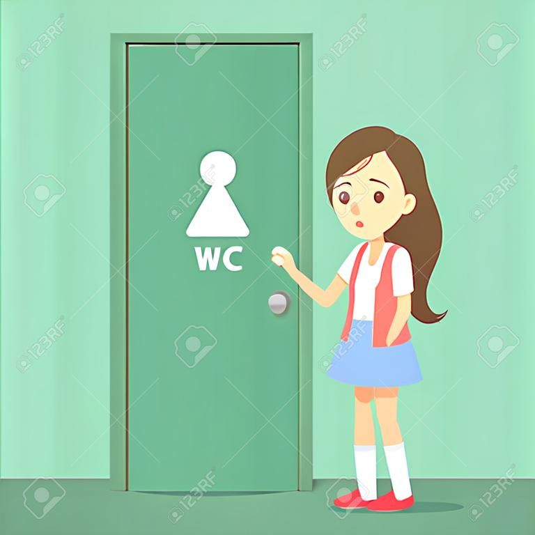 Menina estressada quer fazer xixi. Personagem feminina com uma bexiga cheia de pé na porta fechada do WC. Ilustração vetorial plana