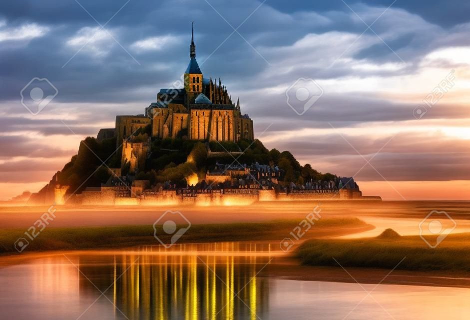 Mont Saint-Michel Franciaország egyik legismertebb nevezetessége,