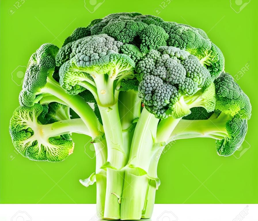 broccoli crudi isolati