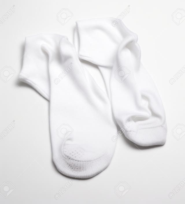 Вонючие грязные носки, изолированных на белом фоне