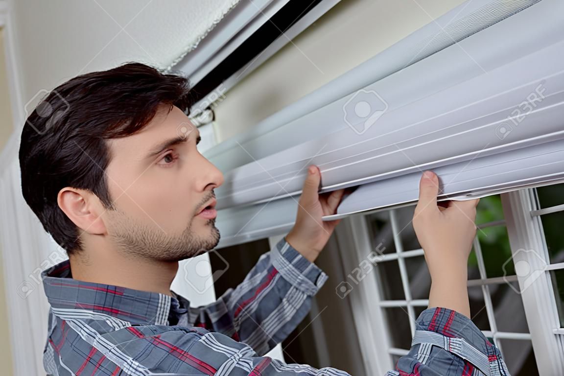 fixing the rolling blinds