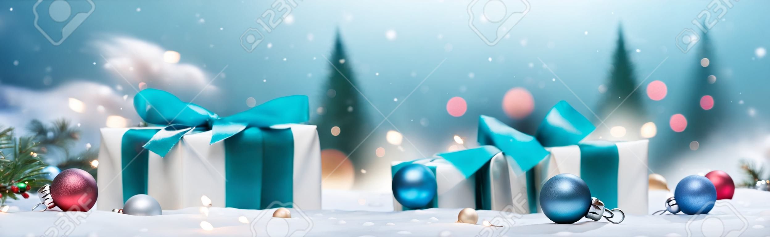 Kerstvakantie achtergrond met geschenken en decoraties