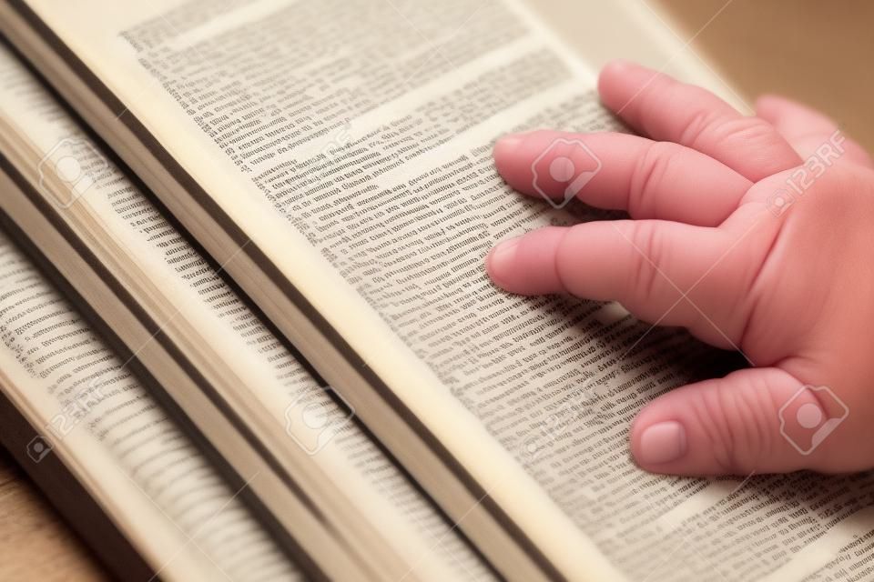 Mano del bambino sulla Geremia versetto della Bibbia - Non temete
