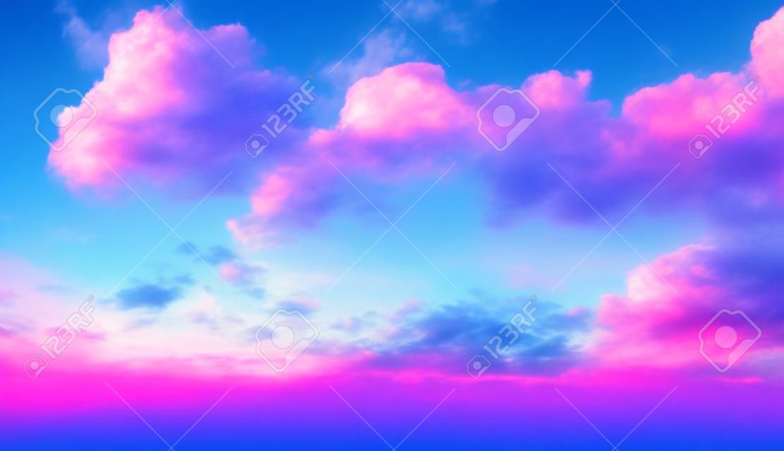 ピンクの雲と青い空を背景