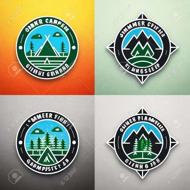 Zomer camping, schets logo design elementen. Set van badges, emblemen en labels voor reizen en outdoor activiteiten. Dennen-en dennen-boom bos, berg, tent, kompas, rugzak en fiets pictogrammen.