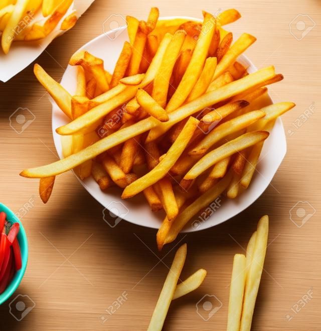 Pommes frites, article populaire d'aliments de préparation rapide, repas gras