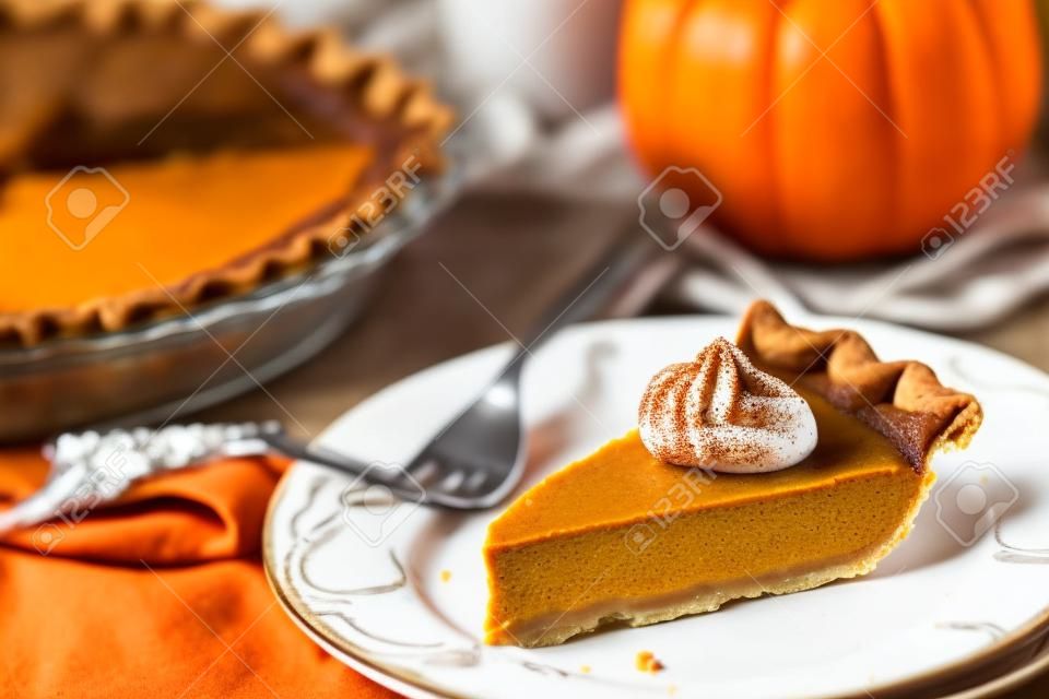Homemade Delicious Pumpkin Pie fatta per il Ringraziamento