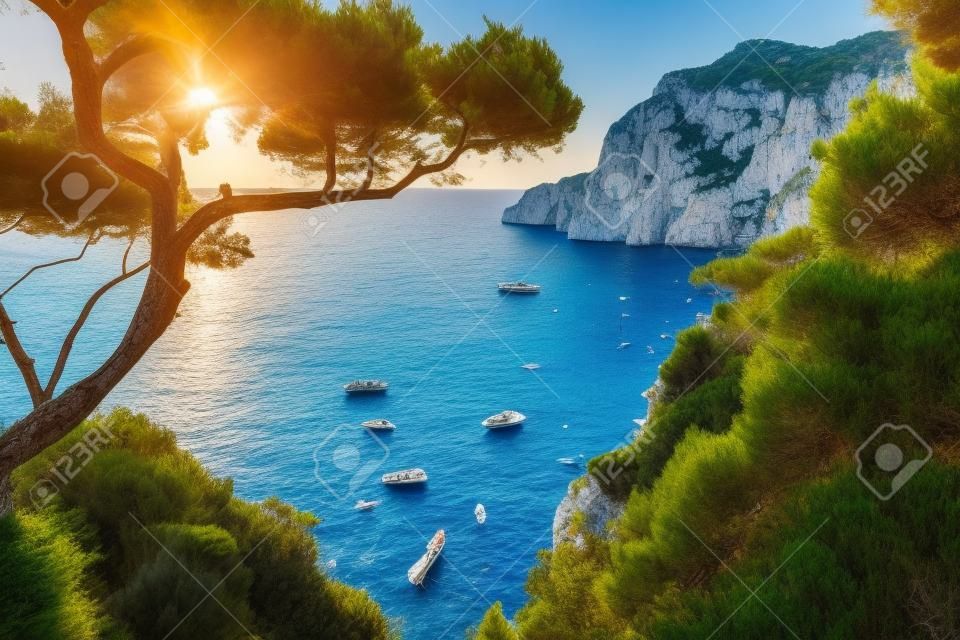 이탈리아에서 아름 다운 여름날의 카프리 섬