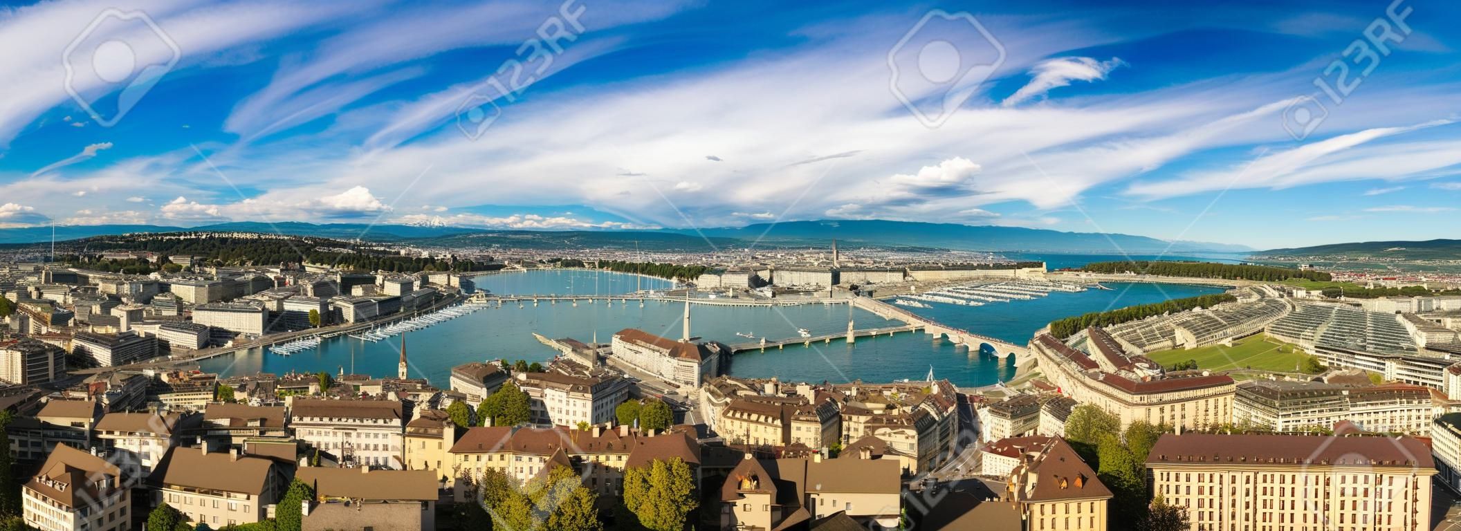 Vue aérienne panoramique de Genève dans un beau jour d'été, Suisse
