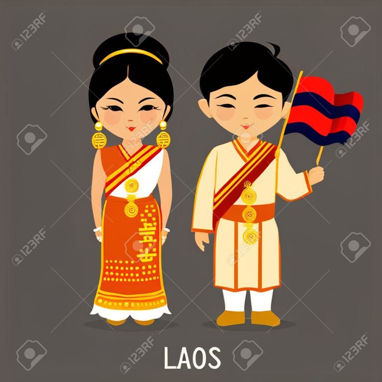 Лаосцы в национальных костюмах с флагом. Мужчина и женщина в традиционных костюмах. Путешествие в Лаос. Люди. Векторная иллюстрация плоский.