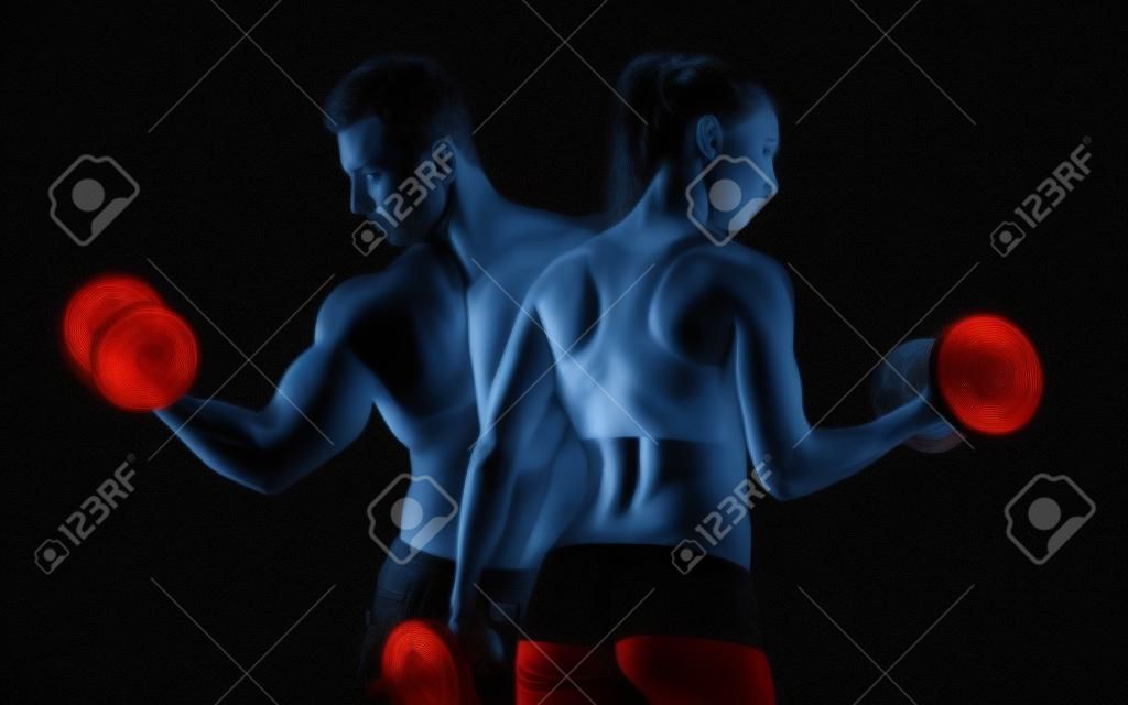 Homem e mulher isolados em um fundo escuro