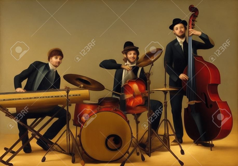 Gruppe von Musikern Instrumente spielen