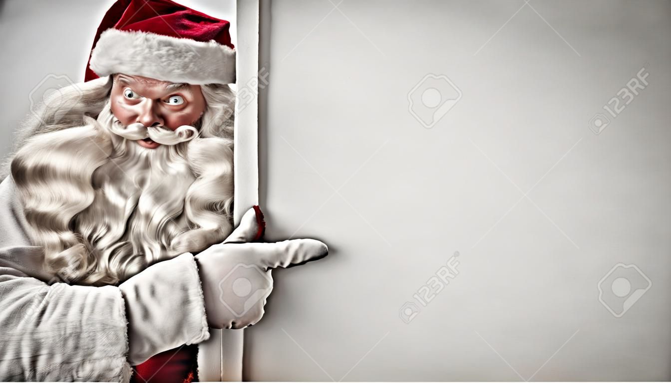 Santa Claus mostrando algo